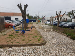 Em frente a junta